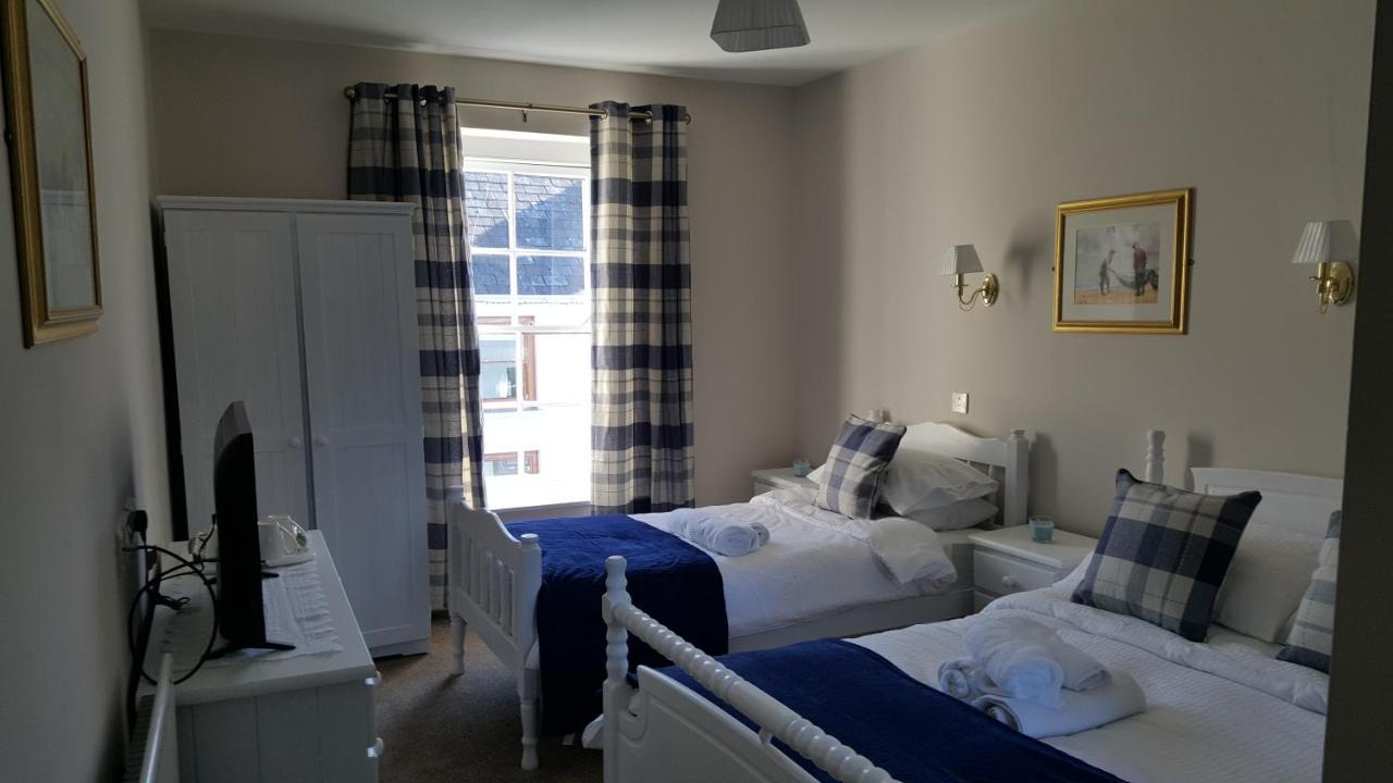Central Bar Guesthouse Къшъндал Екстериор снимка
