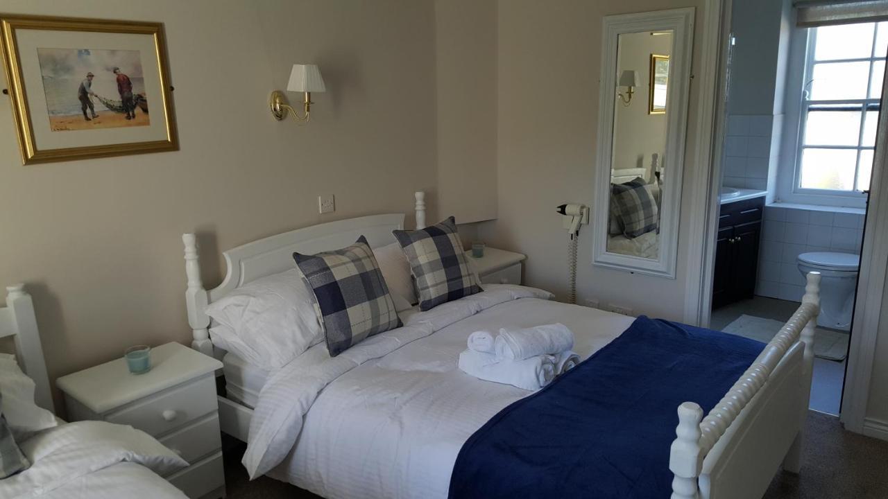 Central Bar Guesthouse Къшъндал Екстериор снимка