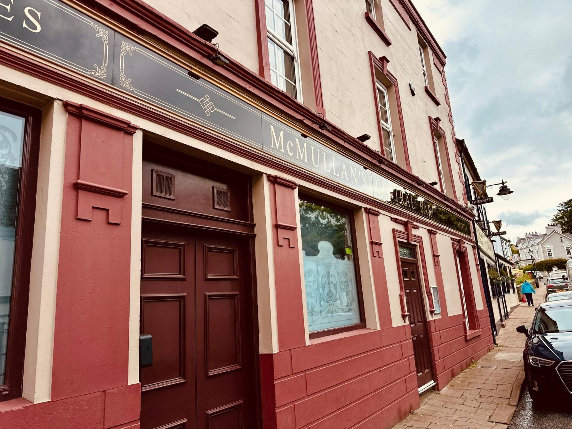 Central Bar Guesthouse Къшъндал Екстериор снимка